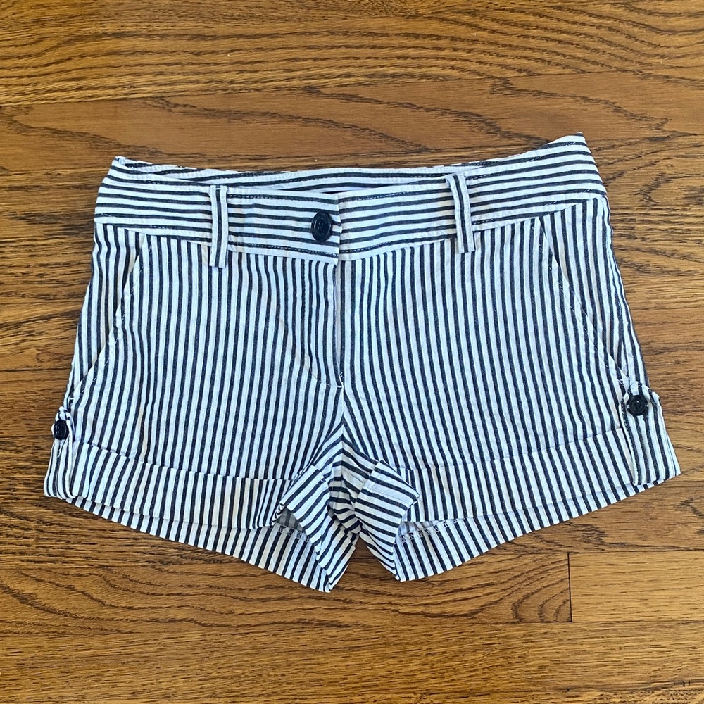 Express Women’s Striped Monochrome Shorts EUC Size 4